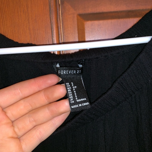 Cropped Off the Shoulder Flouncy Top - Picture 2 of 2